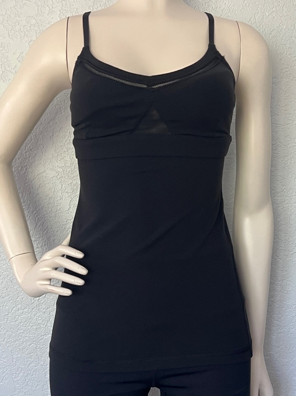 Lululemon Womens 4 Exquisite Tank Black Mesh Strappy Back Built In Bra Yoga
